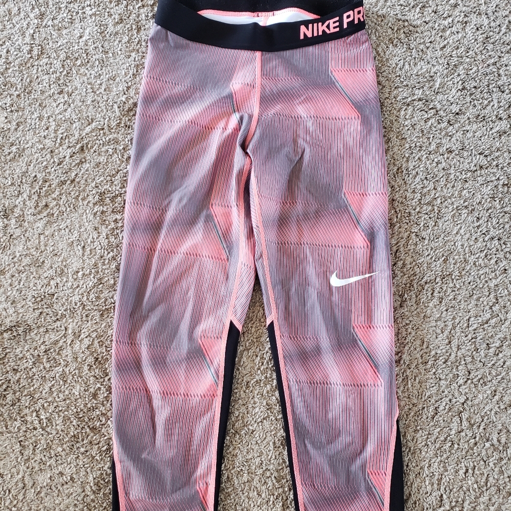 Nike pro capri leggings